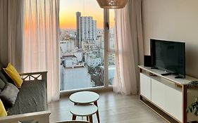 Departamento en destacado edificio céntrico